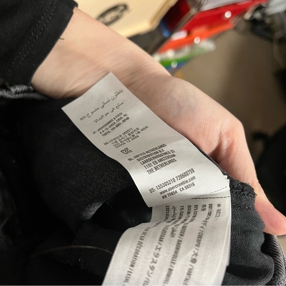 Abercrombie & Fitch 90s Straight Ultra High Rise Jeans 25 Black Split Hem 0 E2 - Picture 6 of 9